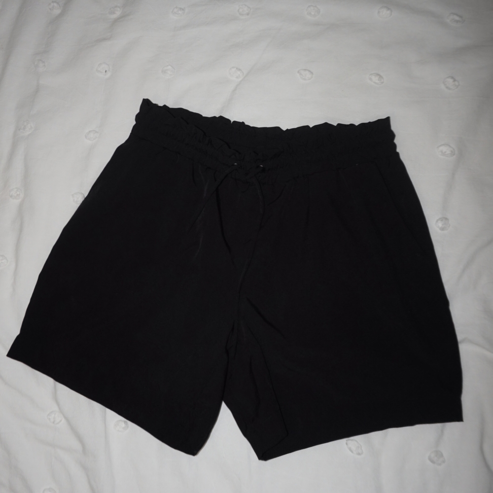 Mondetta Women's Small Paper Bag Shorts Black Elastic Drawstring Waist Pockets